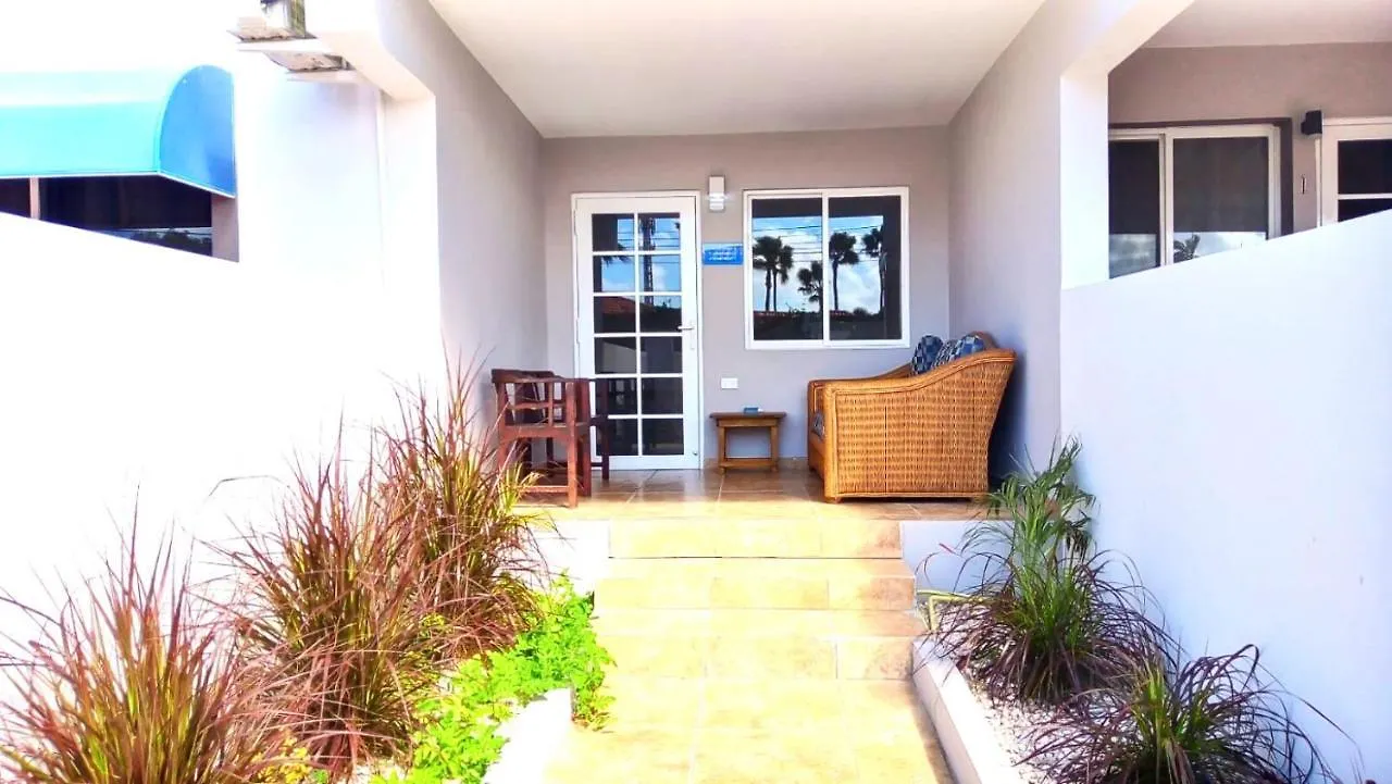 Rooi Santo Residence Palm Beach Apartment