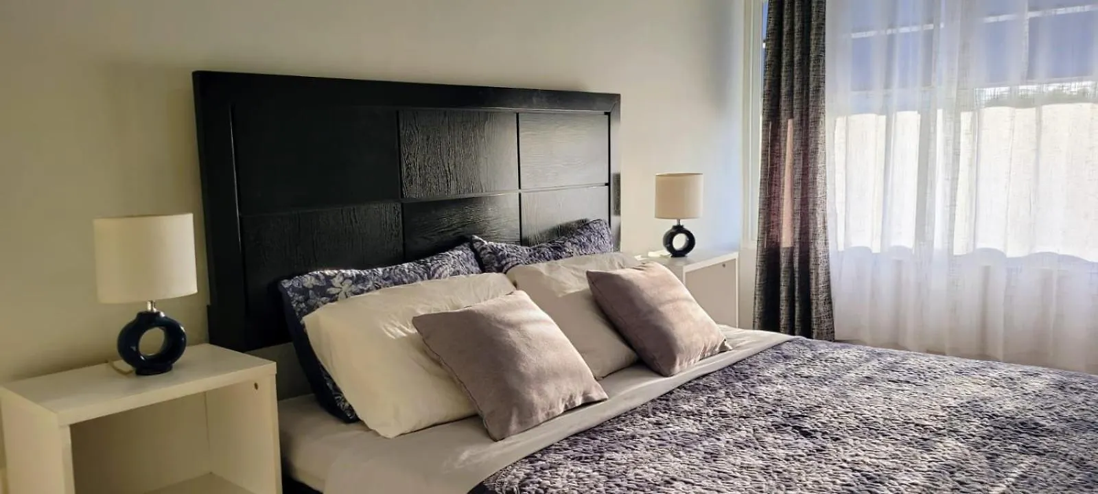 Rooi Santo Residence Palm Beach