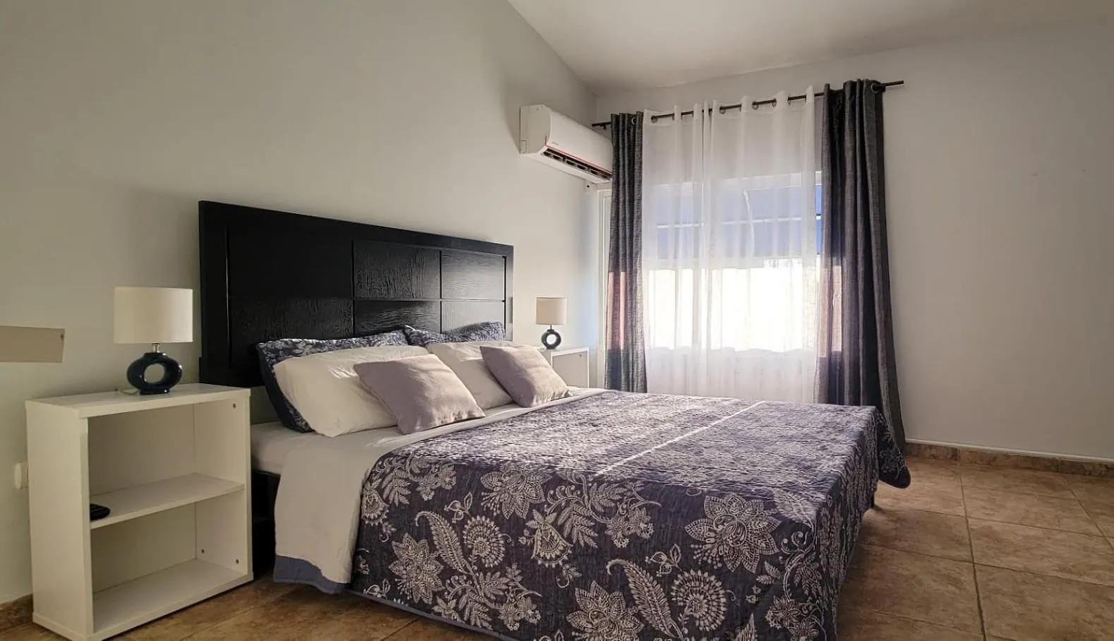 Rooi Santo Residence Palm Beach