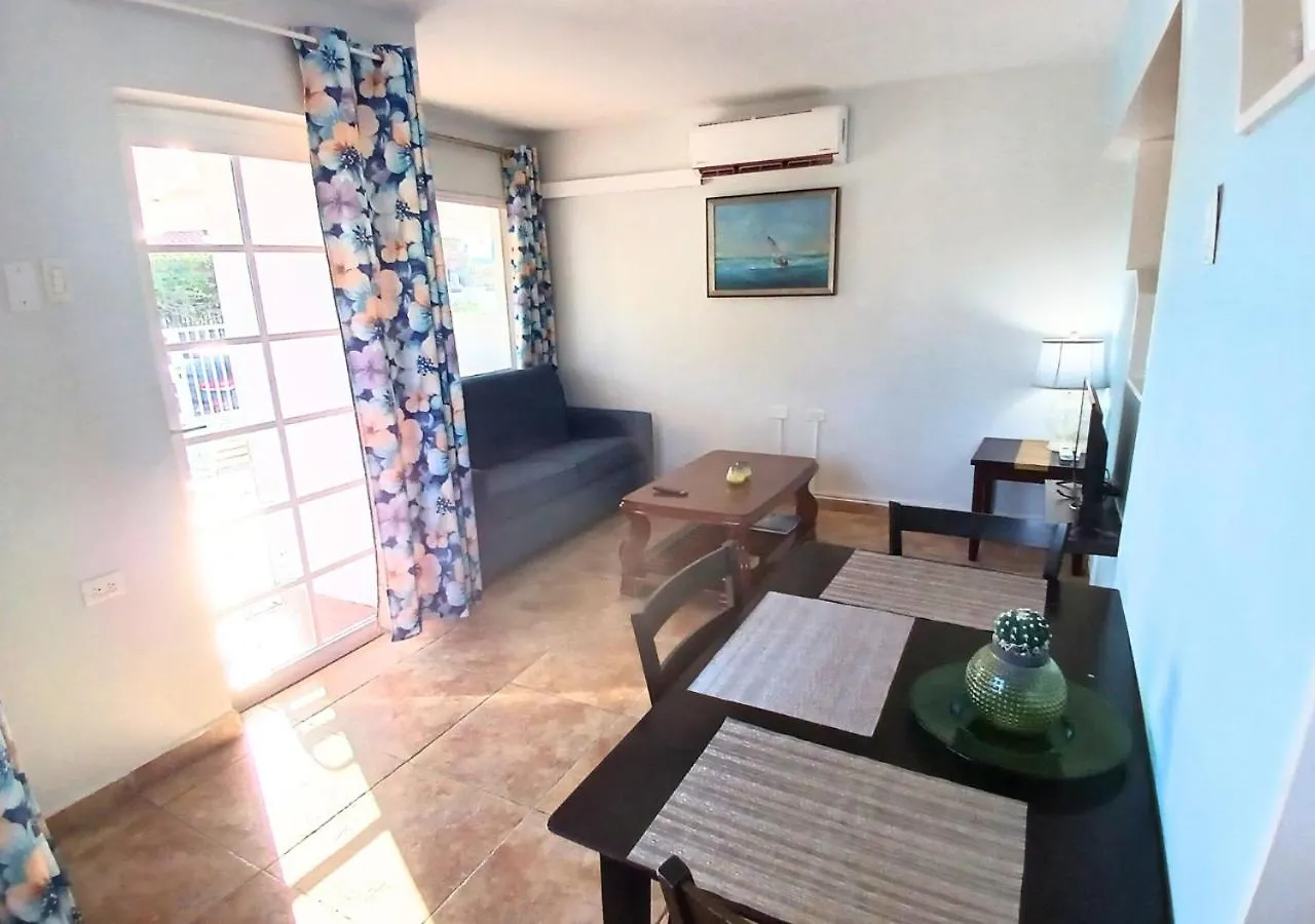 Rooi Santo Residence Palm Beach