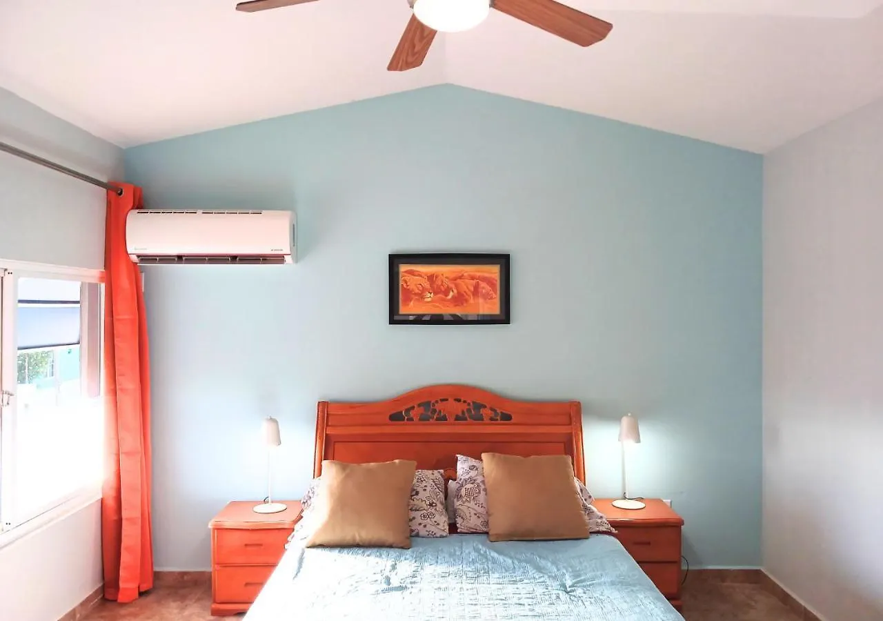 Rooi Santo Residence Palm Beach
