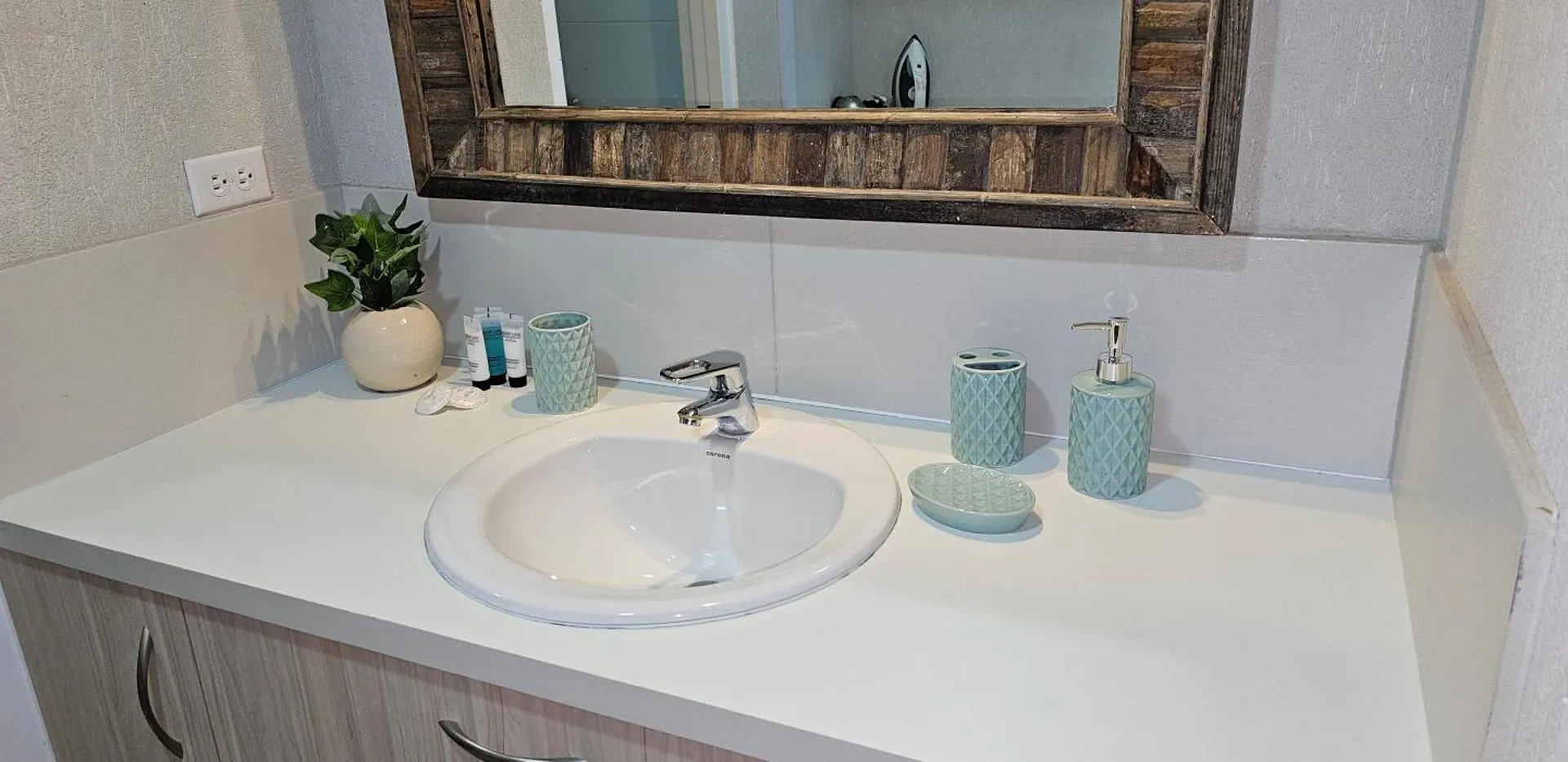 Rooi Santo Residence Palm Beach