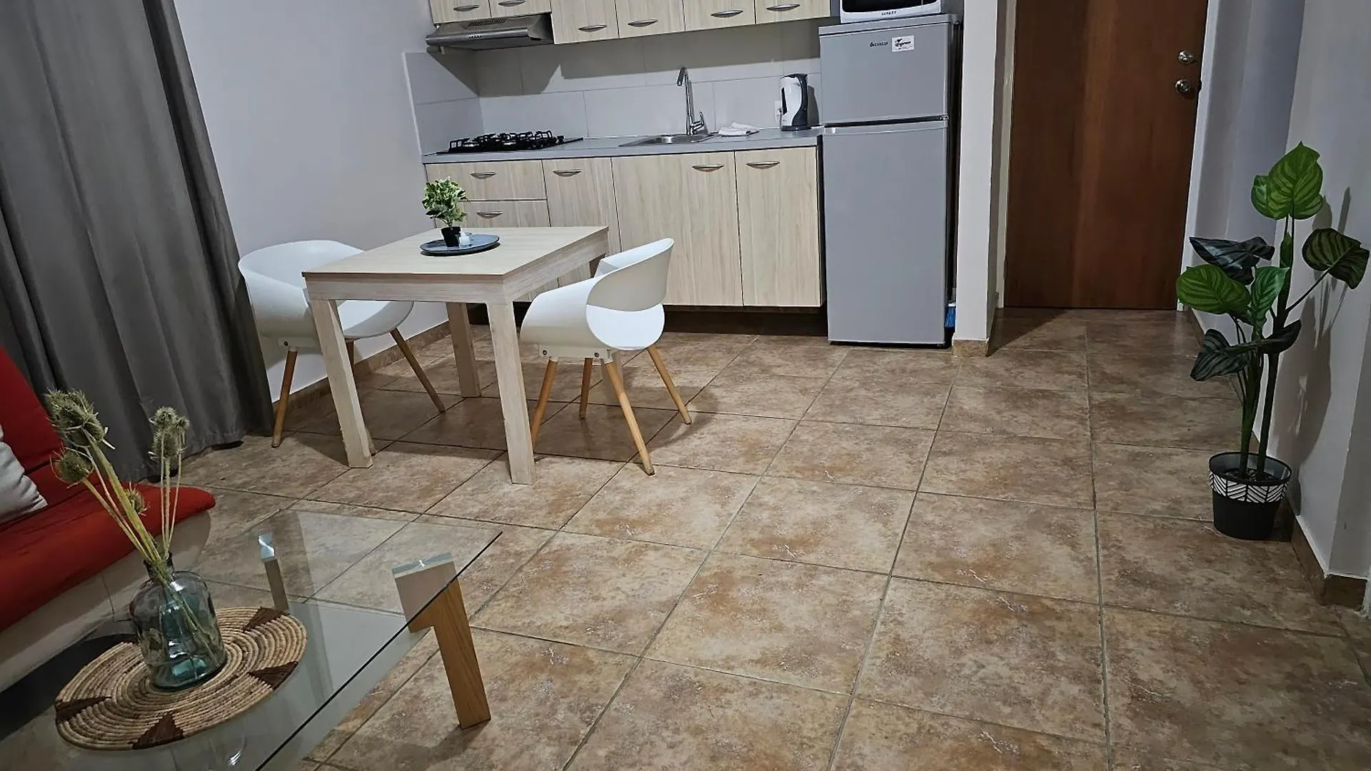 Rooi Santo Residence Palm Beach Apartment