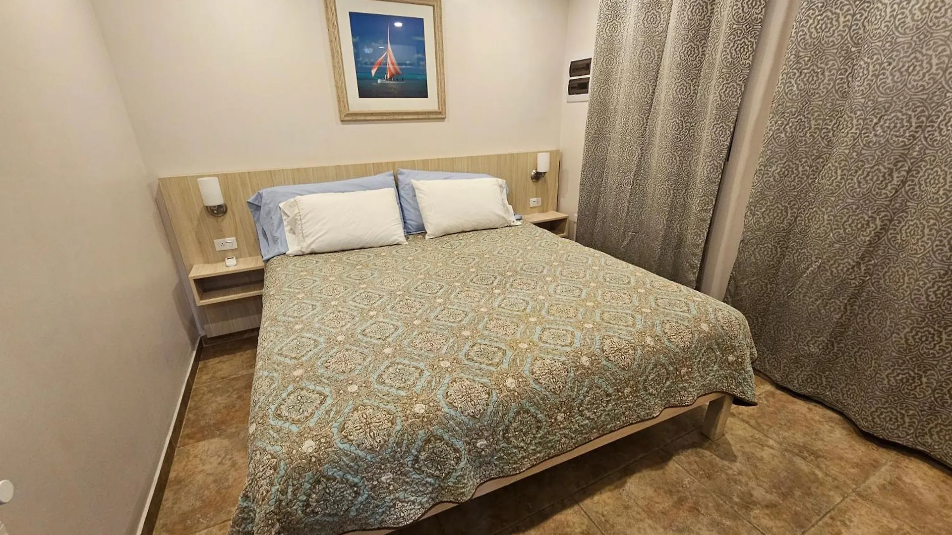 Rooi Santo Residence Palm Beach