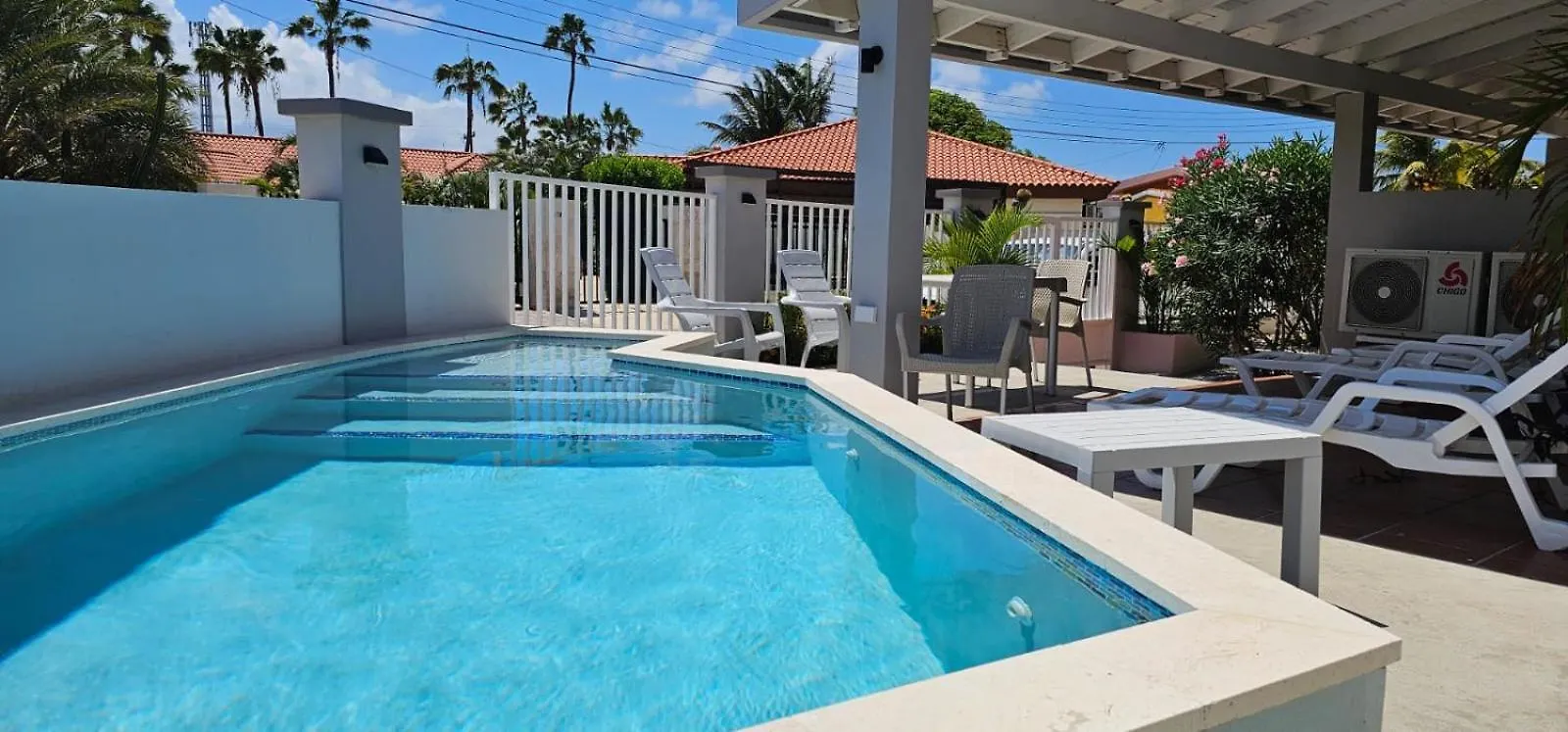 Rooi Santo Residence Palm Beach Apartment