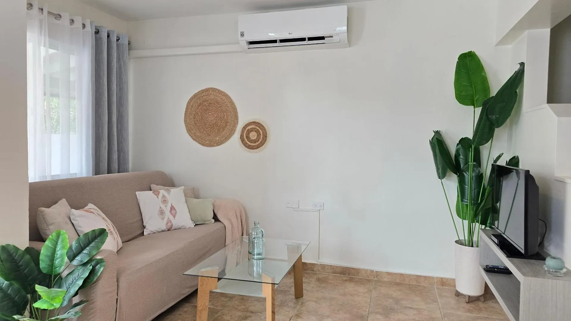 Rooi Santo Residence Palm Beach