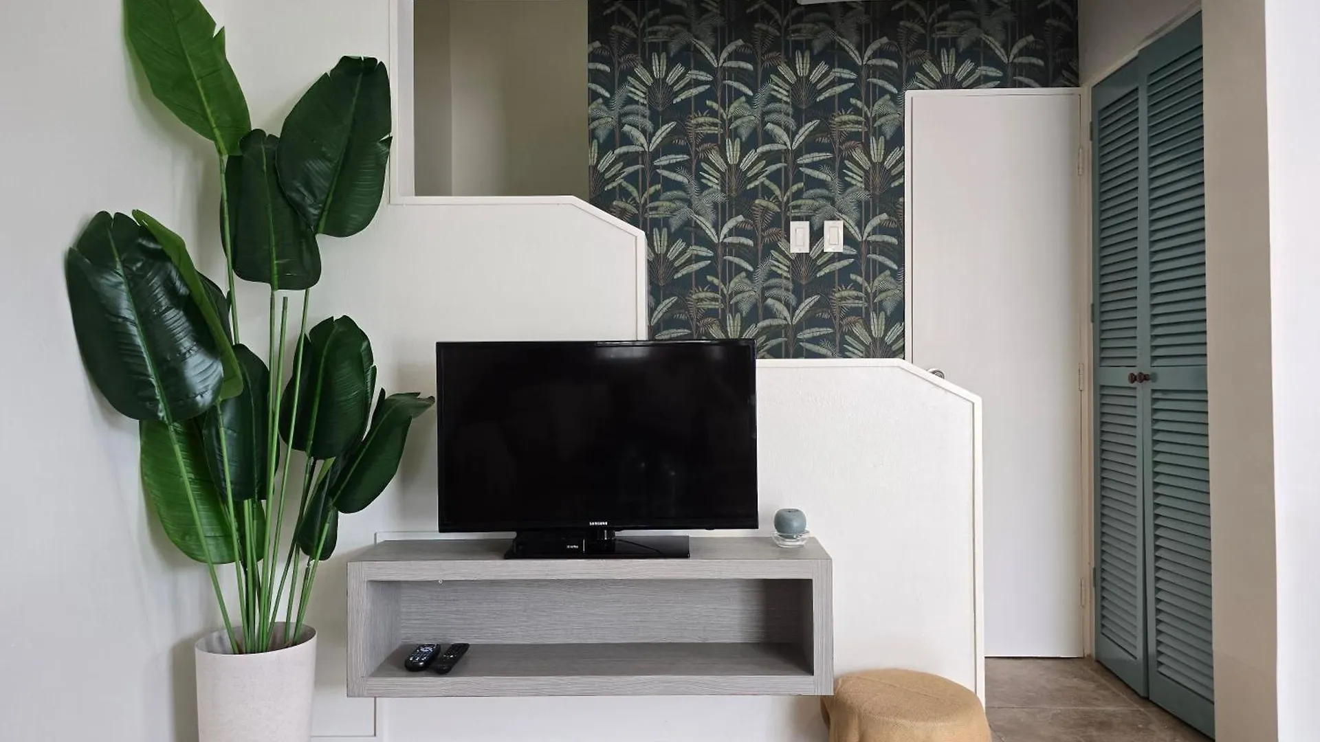 Rooi Santo Residence Palm Beach