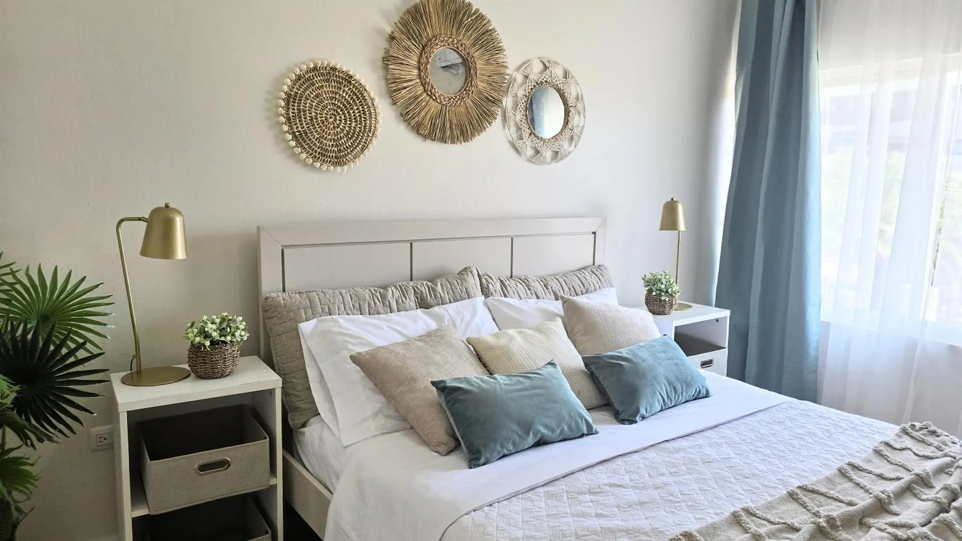 Rooi Santo Residence Palm Beach