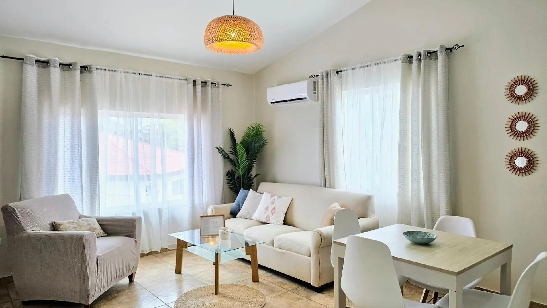 Rooi Santo Residence Palm Beach Apartman