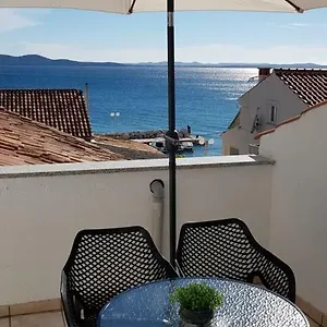 https://rustic-house-diklo.hotelinzadar.com