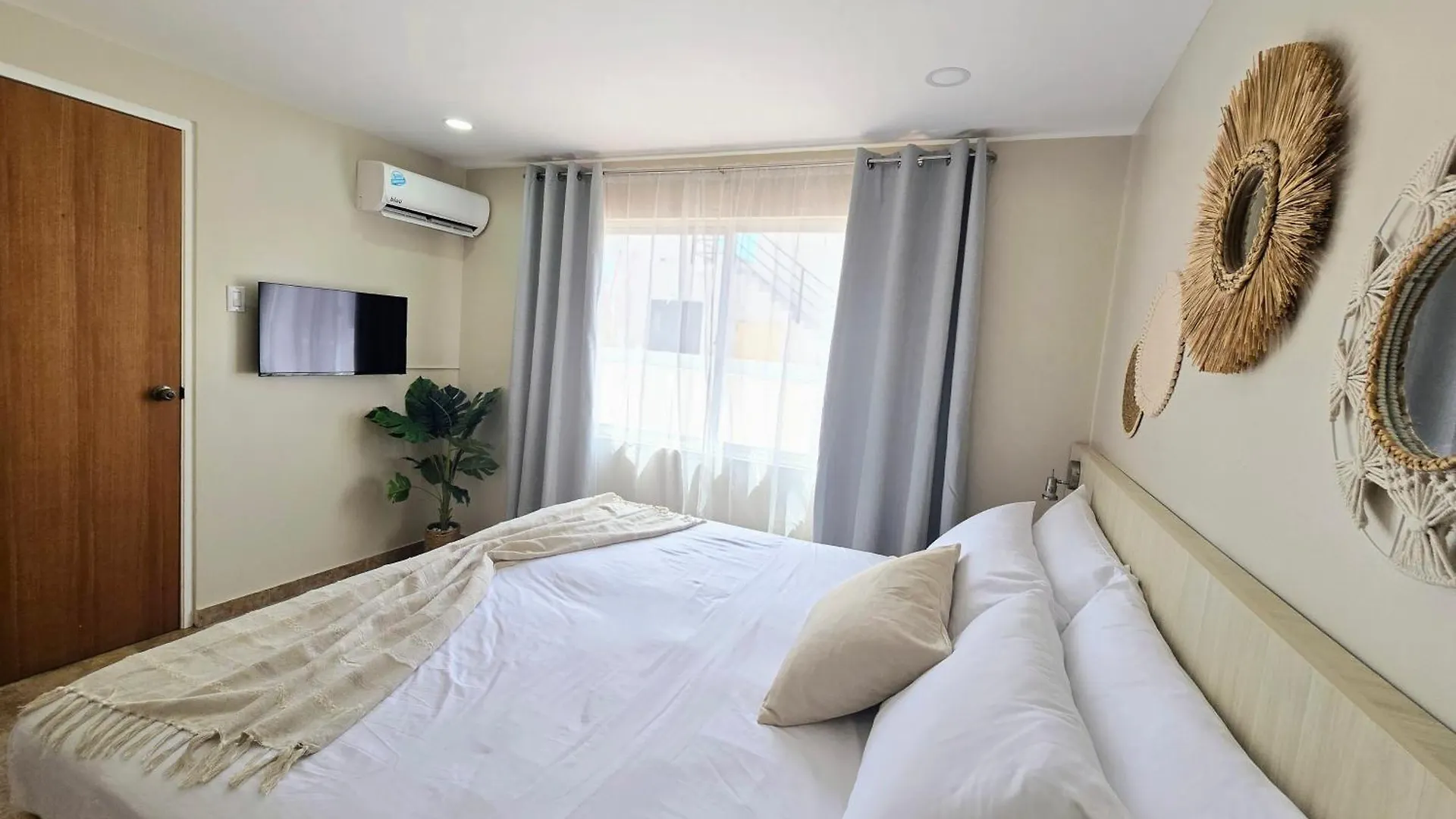 Rooi Santo Residence Palm Beach 0*,