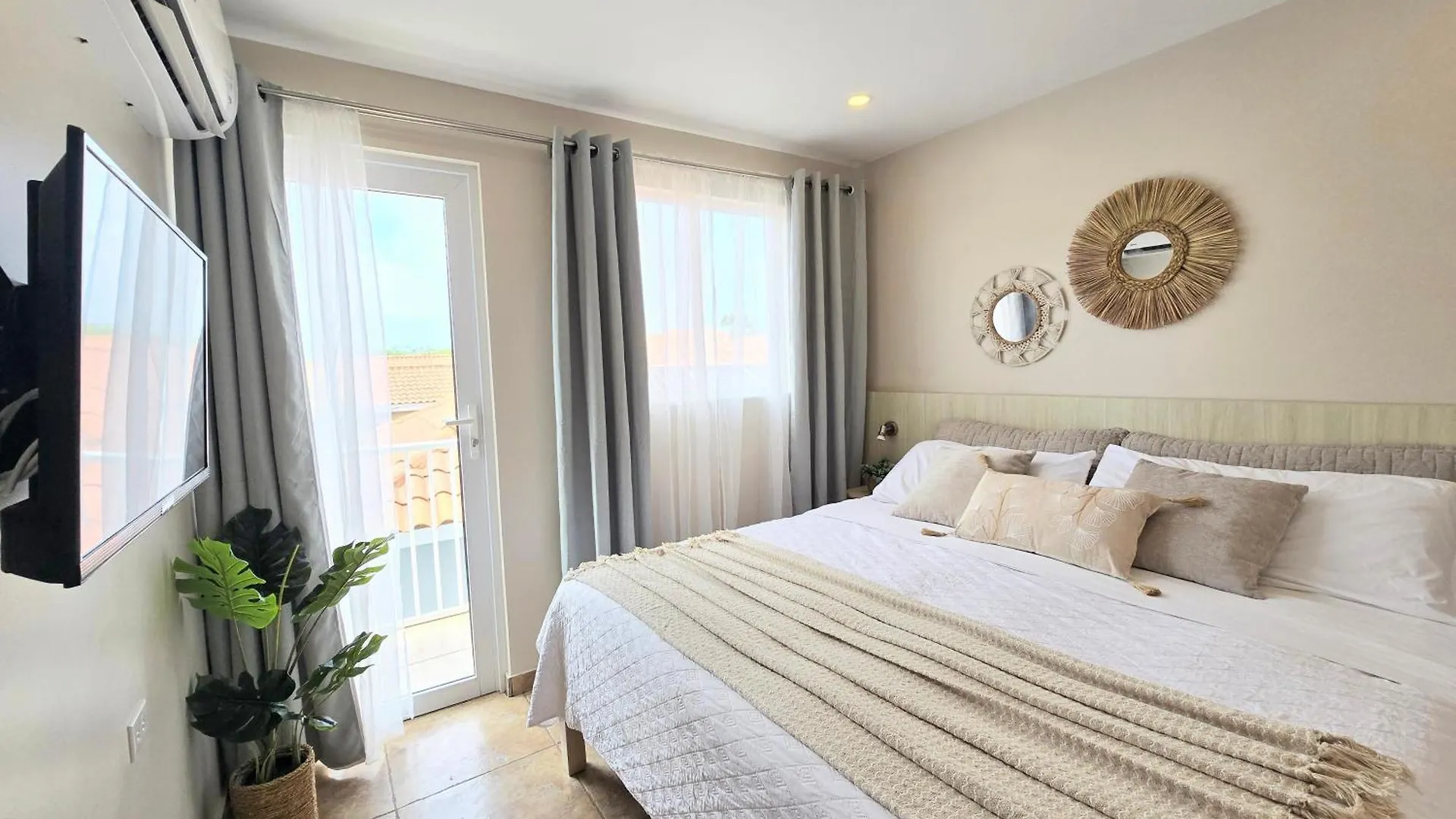Rooi Santo Residence Palm Beach Aruba