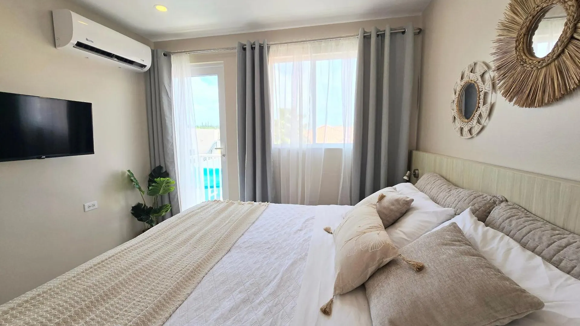 Rooi Santo Residence Palm Beach 0*,