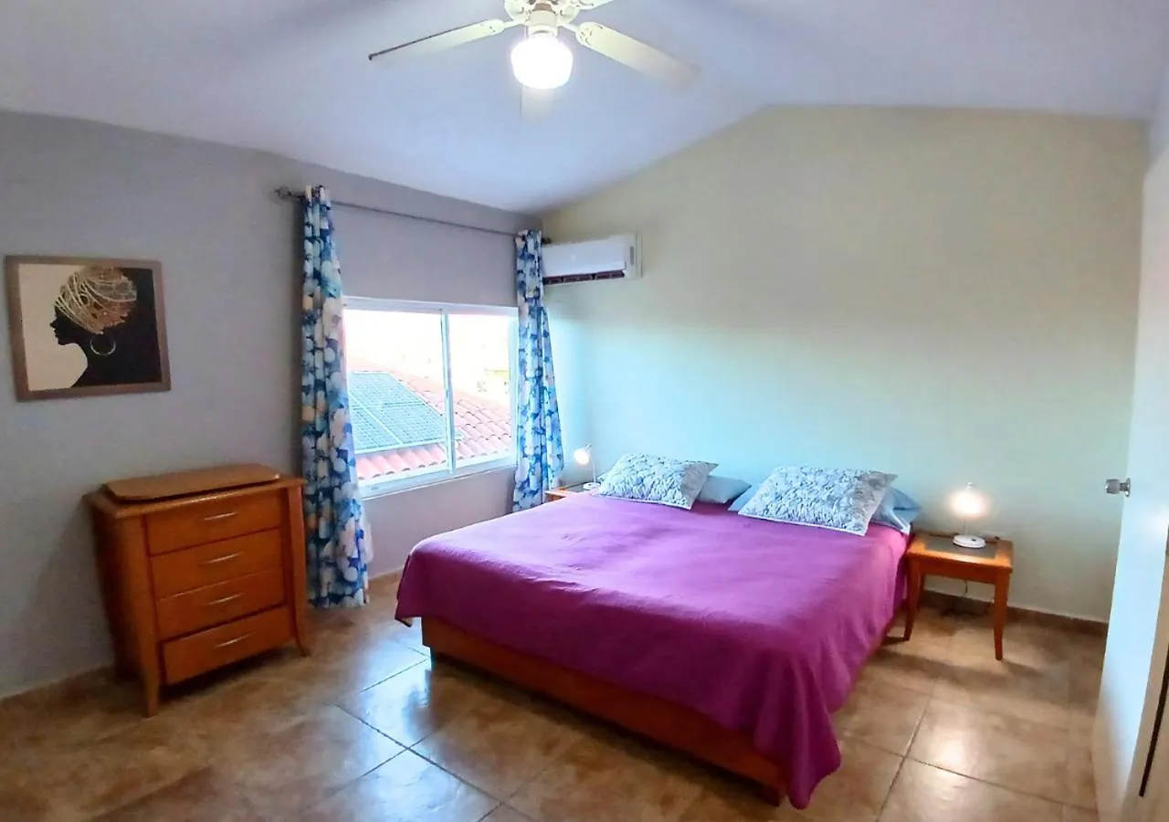 Rooi Santo Residence Palm Beach Apartment