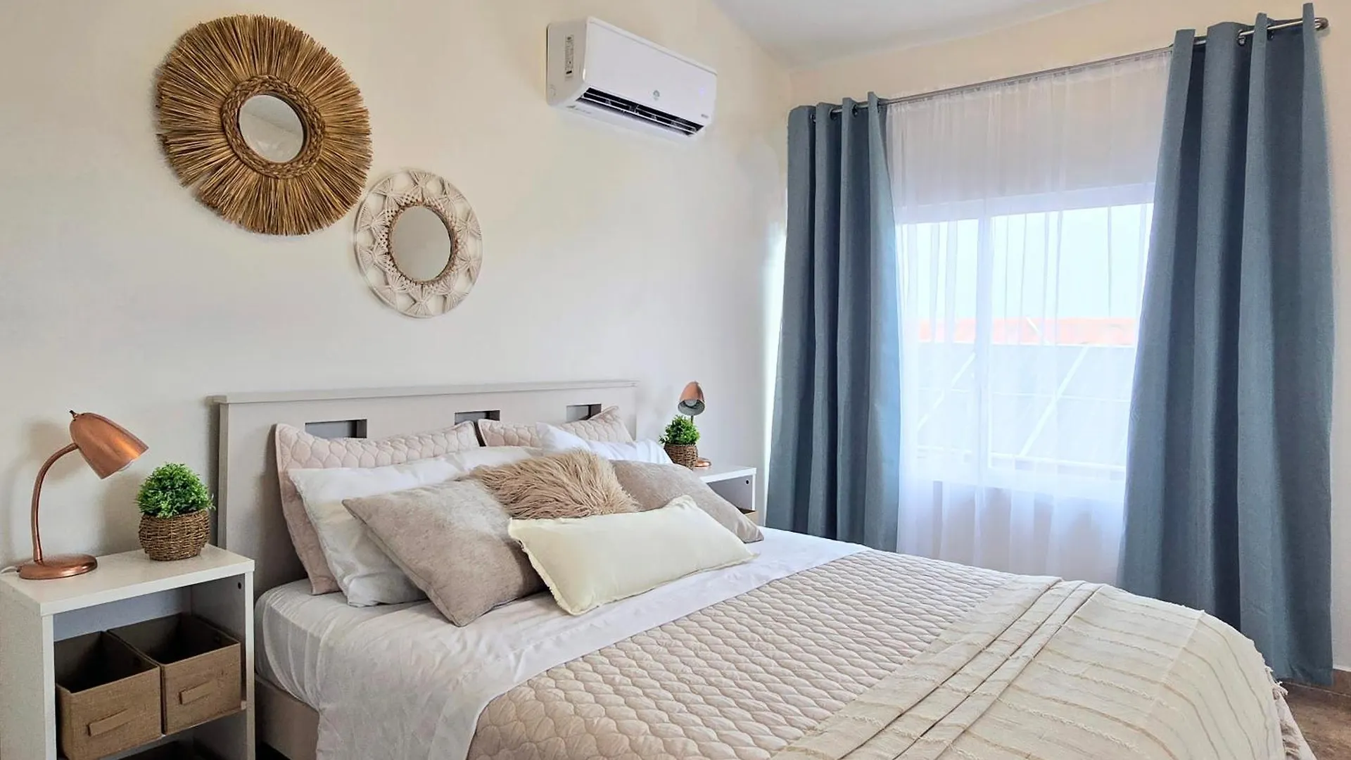 Rooi Santo Residence Palm Beach