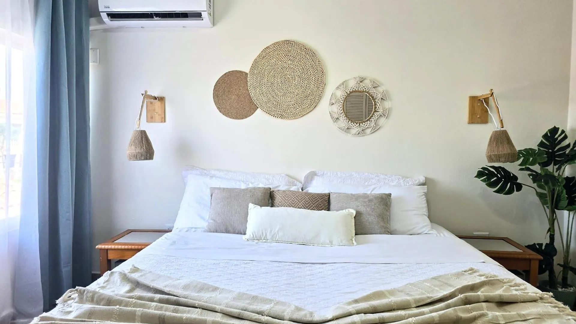 Rooi Santo Residence Palm Beach