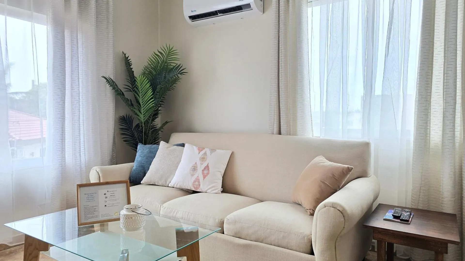 Rooi Santo Residence Palm Beach Apartment