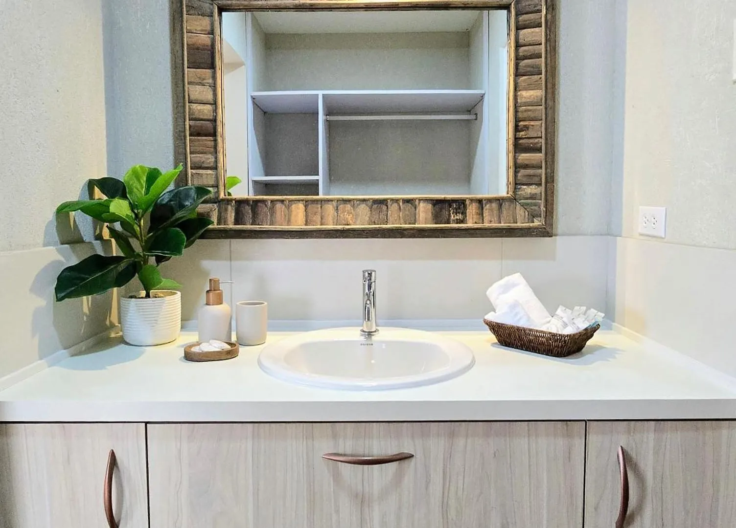 Rooi Santo Residence Palm Beach