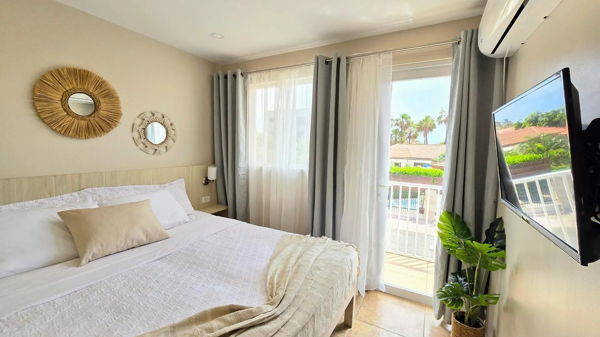 Rooi Santo Residence Palm Beach