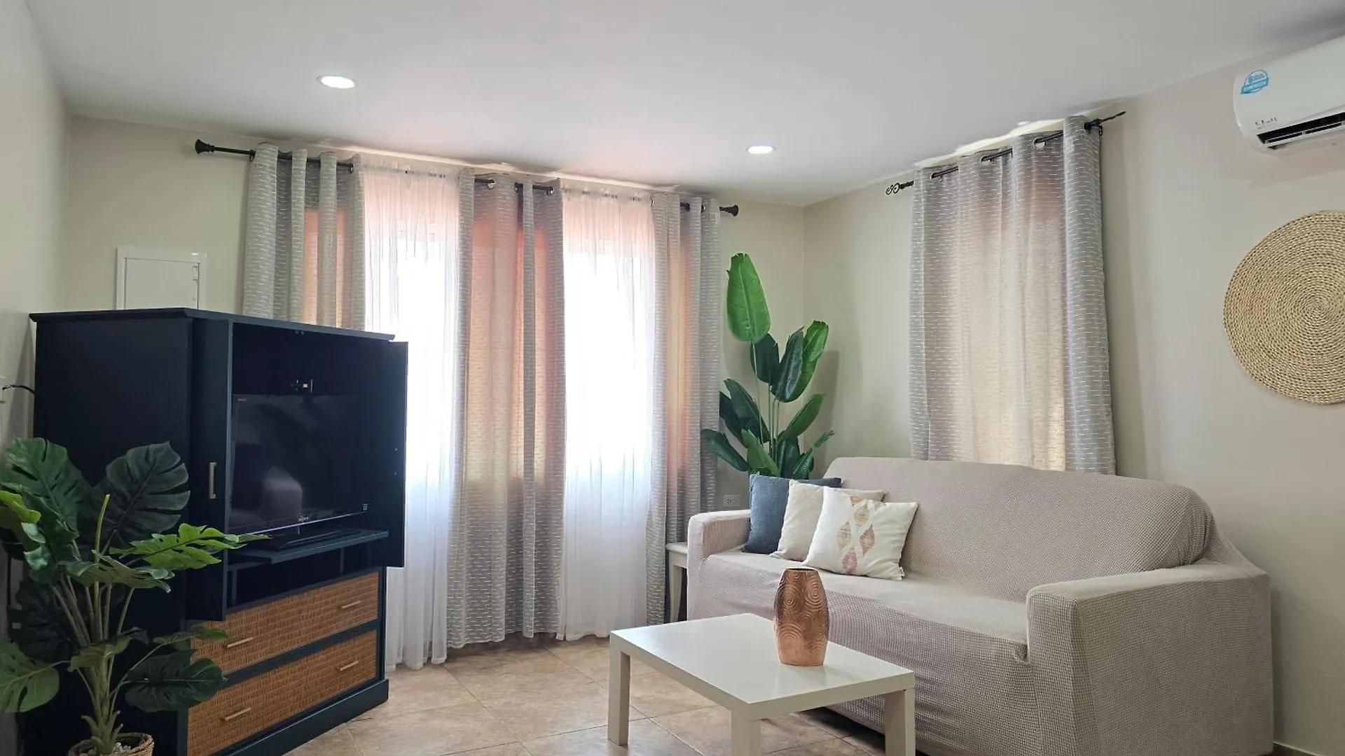 Rooi Santo Residence Palm Beach 0*,