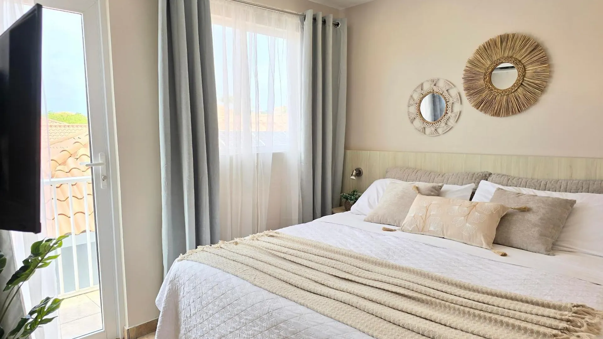 Rooi Santo Residence Палм Бич Апартаменты